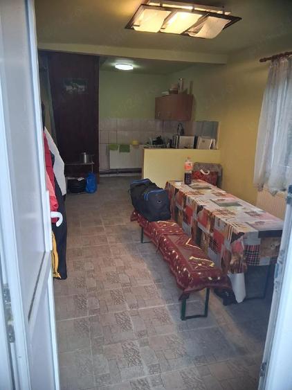 Casă cu 6 camere cu Teren 370 Mp în Florești