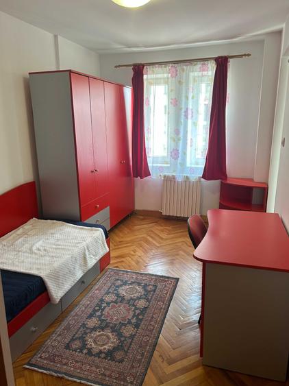 Apartament cu 4 camere decomandat în Zorilor