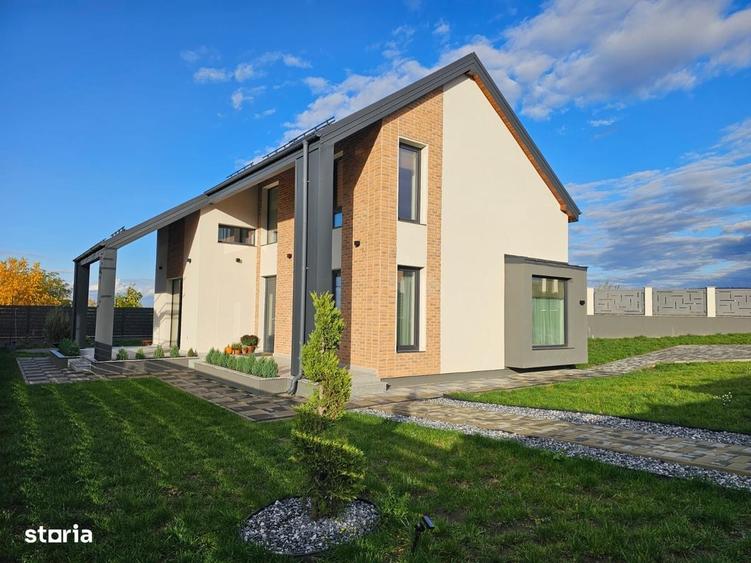 Casă cu 4 camere în Bucium