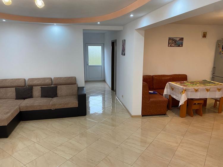 Casă cu 5 camere cu Teren 500 Mp în Sud