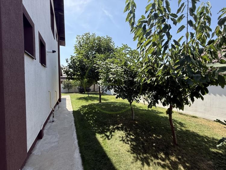 Casă individuală cu 5 camere cu Canalizare în Cârcea