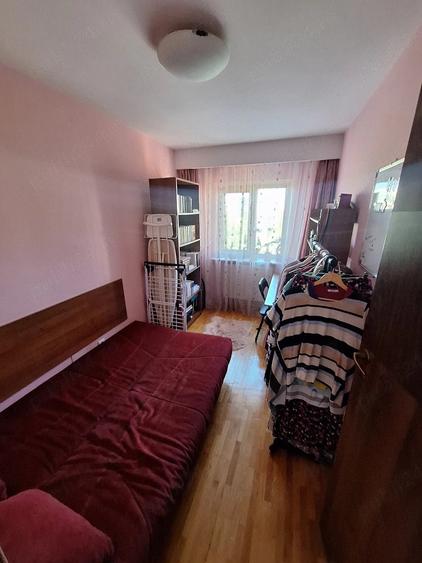Apartament cu 3 camere decomandat în Ostroveni