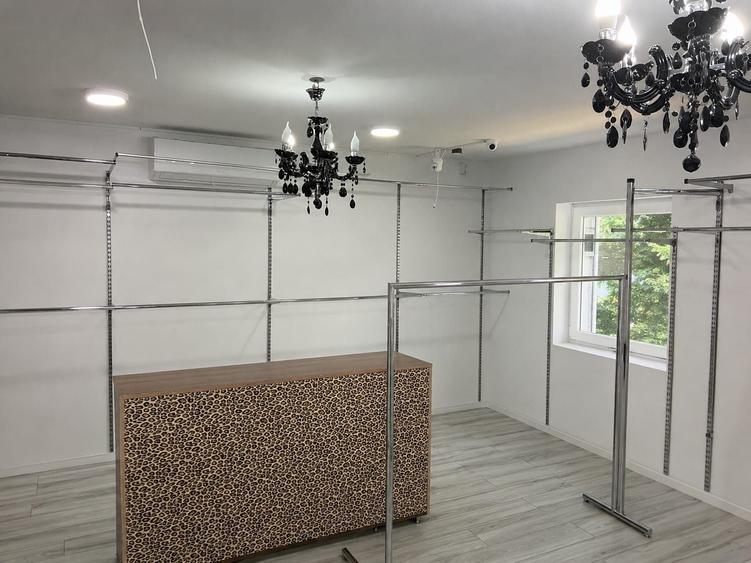 Spațiu comercial, în Uiești