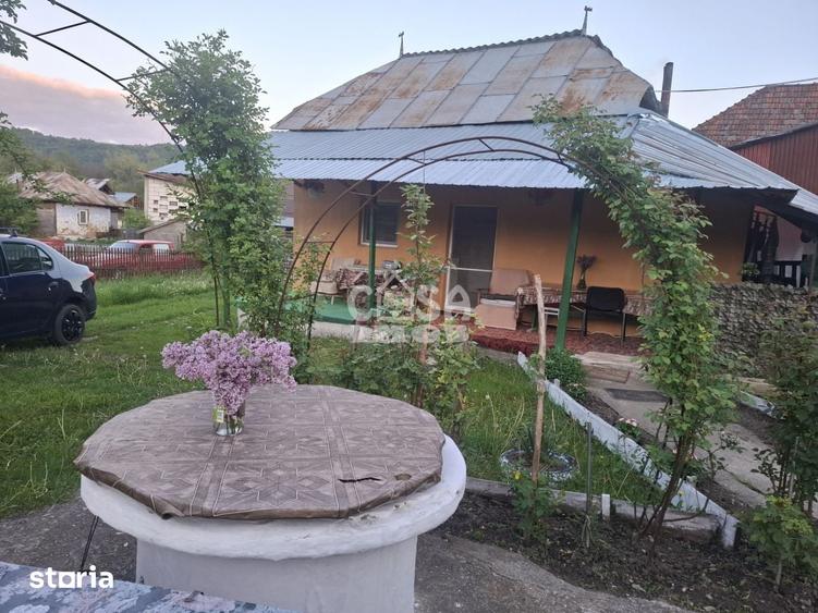 Casă cu 3 camere cu Teren 2000 Mp în Mănești