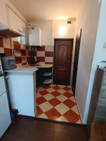 Apartament cu 2 camere semidecomandat în Tractorul