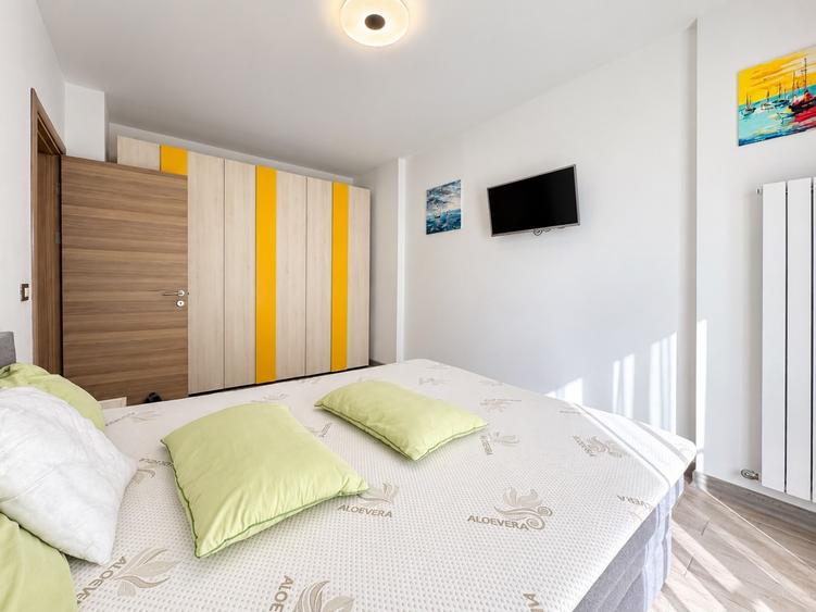 Apartament cu 2 camere semidecomandat, mobilat în Mamaia-Sat