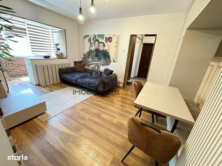 Apartament cu 3 camere semidecomandat în Podu Roș