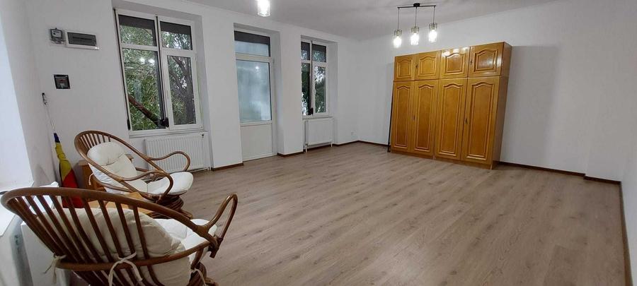 Casă cu 4 camere în Ultracentral