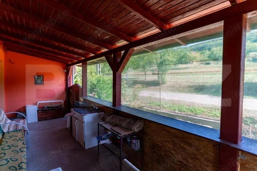 Casă cu Teren 4000 Mp în Rovina (Brănișca)