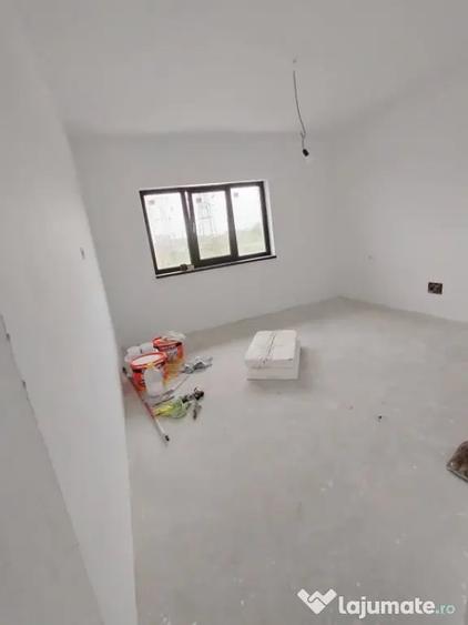 Casă cu 7 camere cu Teren 456 Mp în Malu Mare