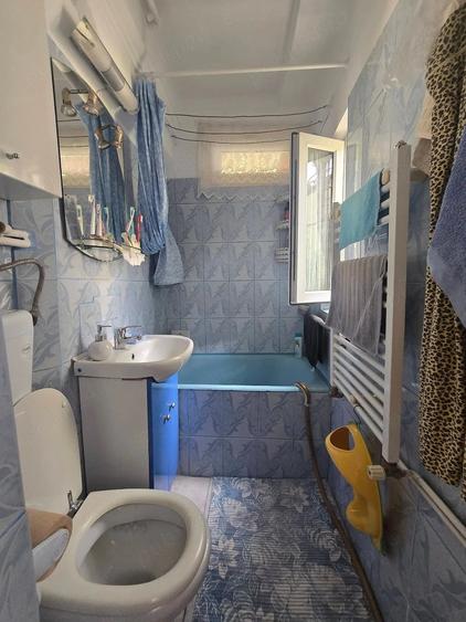 Casă cu 5 camere cu Teren 600 Mp în Andronache
