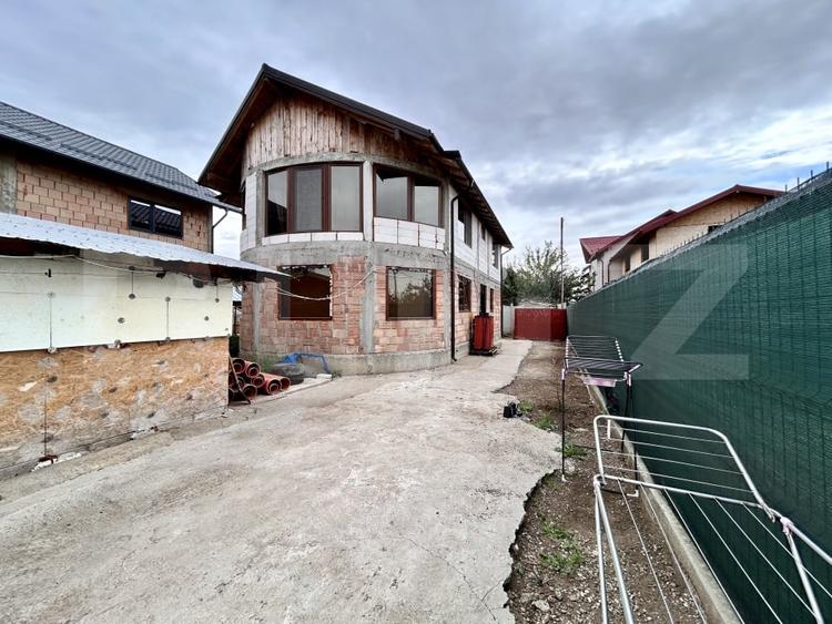 Casă individuală cu 4 camere cu Garaj în Exterior Vest