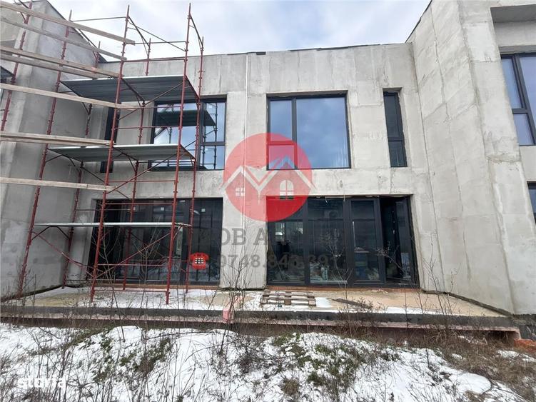 Casă cu 4 camere cu Teren 600 Mp în Central