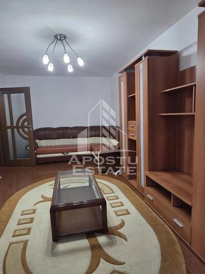 Apartament cu 3 camere decomandat în Girocului