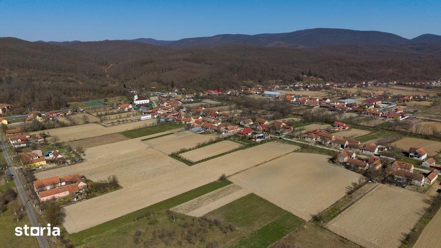 Teren de 2970 mp, în Mașloc