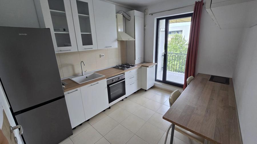 Apartament cu 4 camere decomandat, mobilat în Otopeni