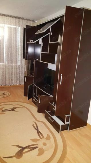 Apartament cu 3 camere semidecomandat, mobilat în Tei