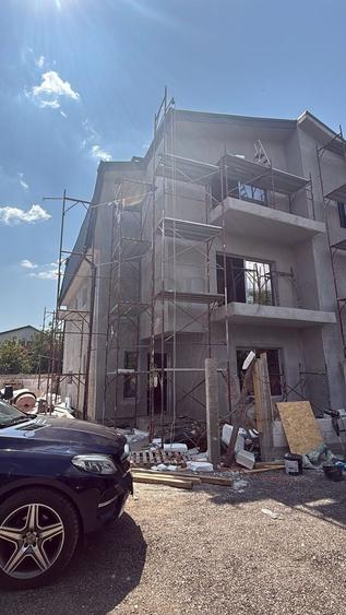 Casă individuală cu 5 camere cu Canalizare în Central