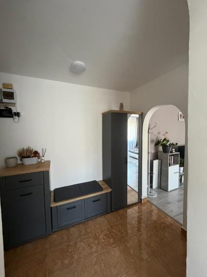 Apartament cu 3 camere semidecomandat în Rogerius