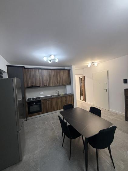 Apartament cu 2 camere semidecomandat, mobilat în Barbu Văcărescu