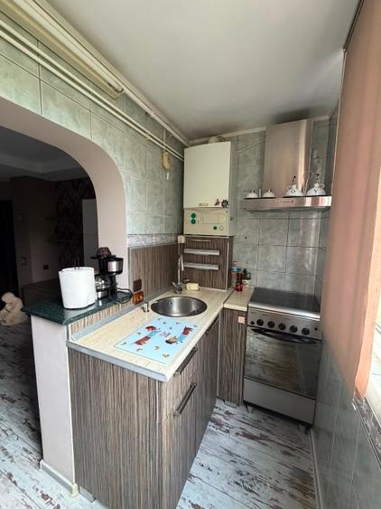 Apartament cu 3 camere decomandat, mobilat în Soarelui