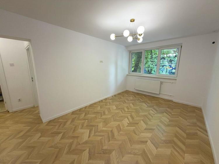 Apartament cu 3 camere semidecomandat în Floreasca