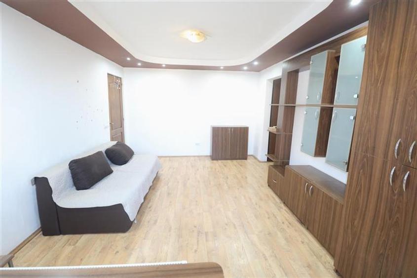 Apartament cu 2 camere semidecomandat, mobilat în Complex Studențesc