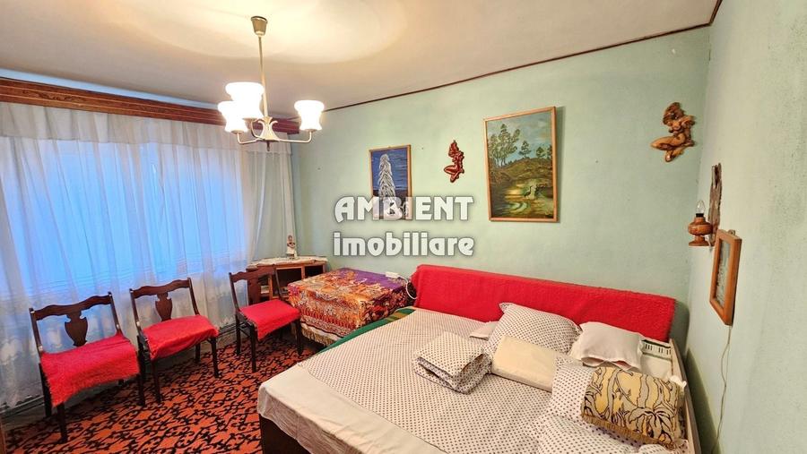Apartament cu 3 camere semidecomandat în Nord