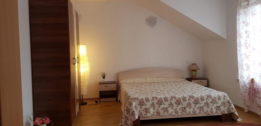 Duplex cu 4 camere cu Canalizare în Trei Stejari
