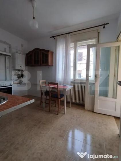 Apartament cu 2 camere decomandat în Medicină