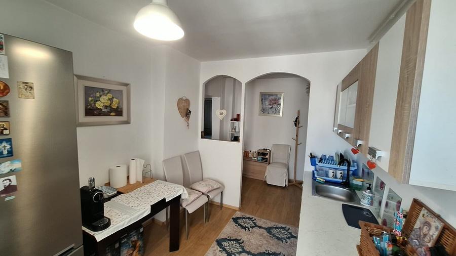 Apartament cu 3 camere decomandat, mobilat în Vatra Luminoasă