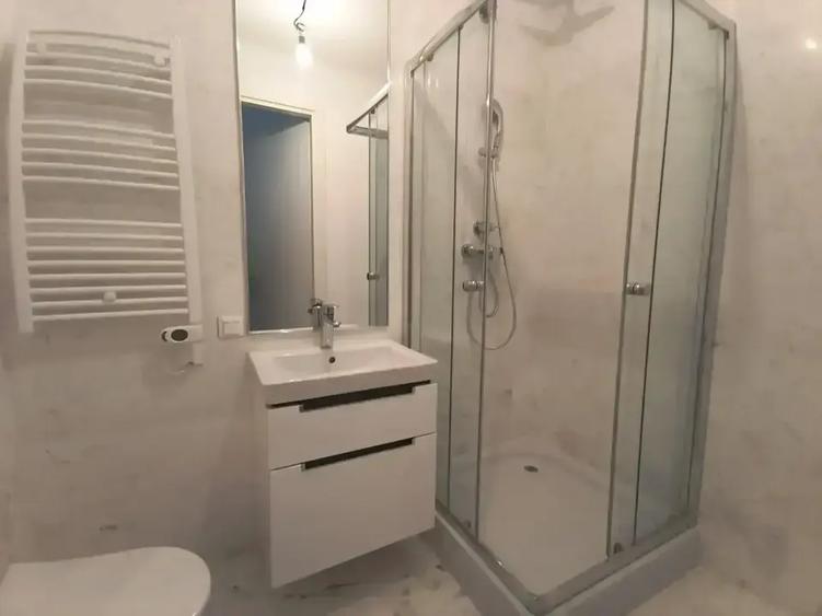 Penthouse cu 4 camere decomandat în 1 Mai