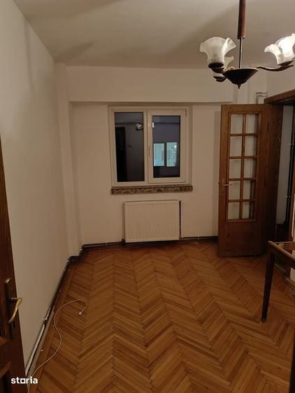 Apartament cu 4 camere decomandat în Est