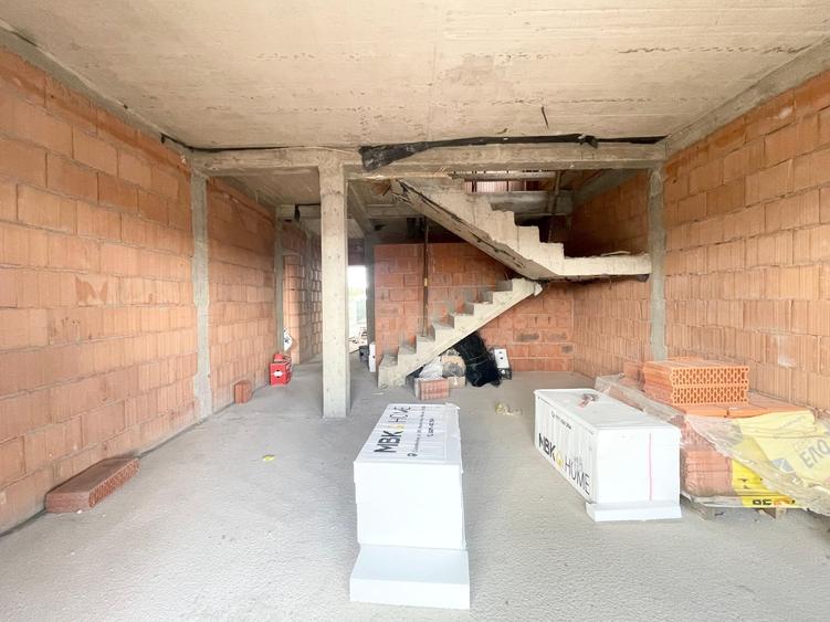 Duplex cu 4 camere cu Canalizare în Urseni