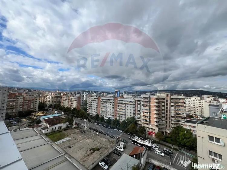 Apartament cu 4 camere semidecomandat în Semicentral