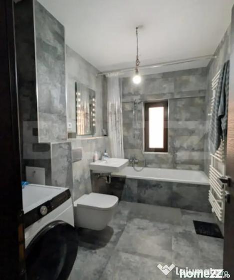 Apartament cu 3 camere semidecomandat în Micro 3