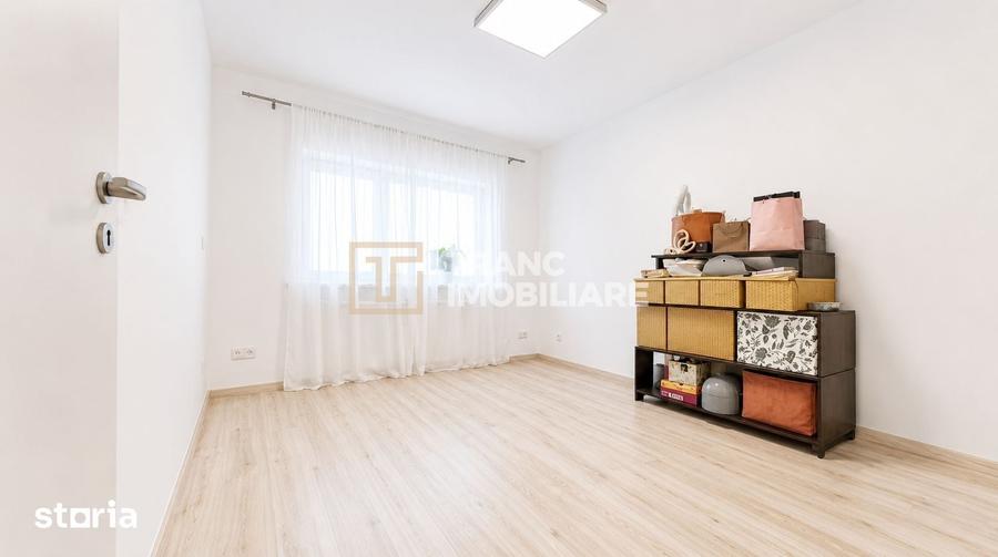 Casă cu 3 camere semidecomandat cu Teren 433 Mp în Vladimirescu