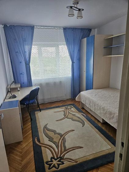 Apartament cu 3 camere decomandat în Exterior Vest