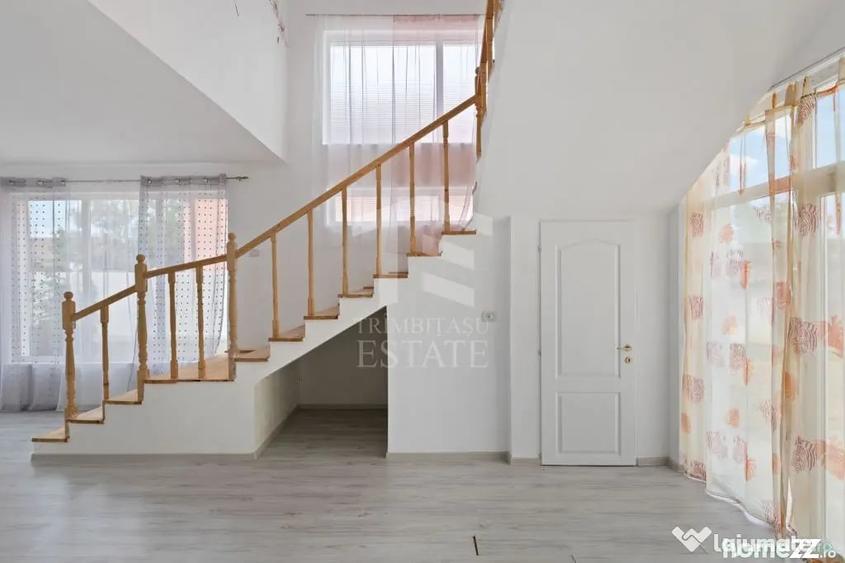Casă cu 7 camere cu Teren 1446 Mp în Macea