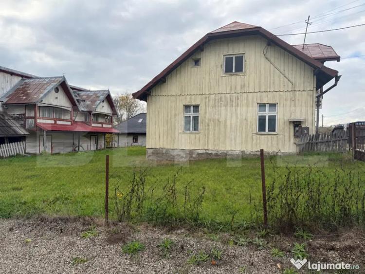 Casă cu 4 camere cu Teren 1300 Mp în Dealu