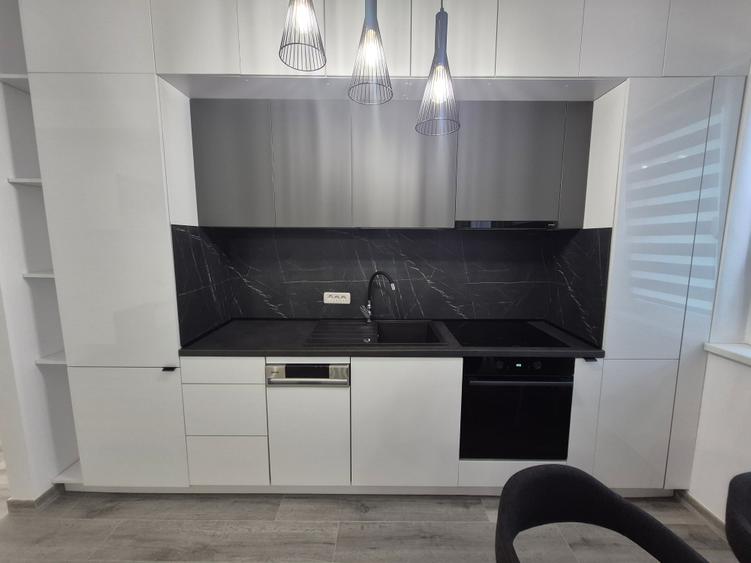 Apartament cu 2 camere decomandat în Girocului