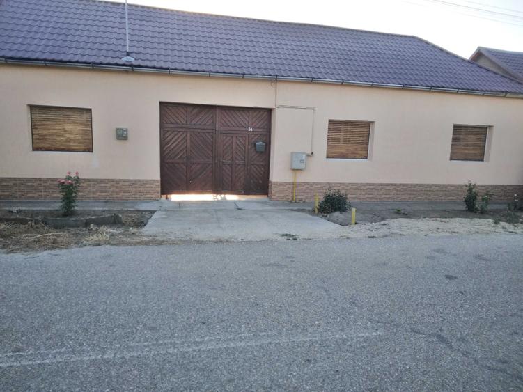 Casă cu 4 camere în Central