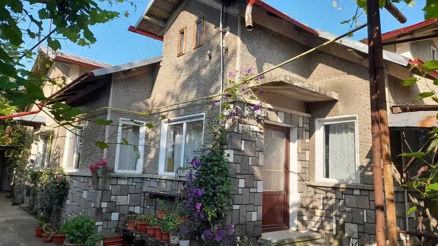 Casă cu 4 camere în Băicoi