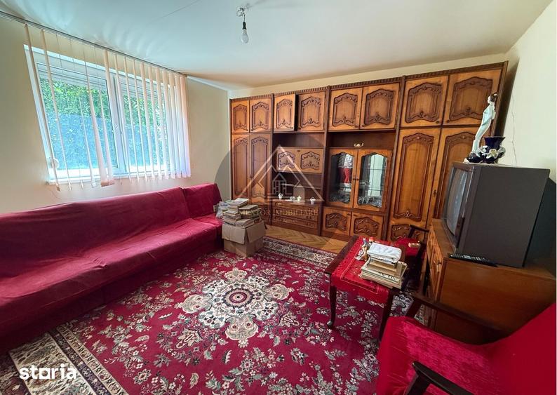 Casă cu 3 camere semidecomandat cu Teren 1002 Mp în Vitrometan
