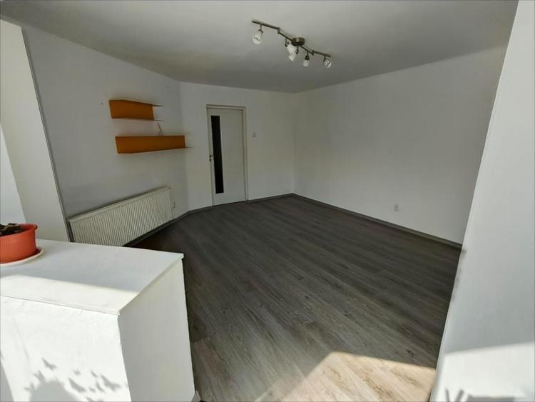 Birou, de 56.450000762939 mp, în Central