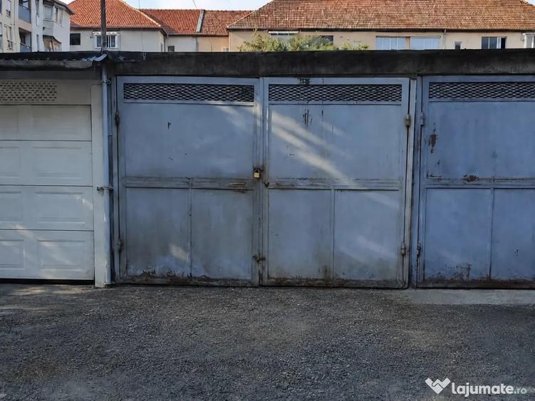 Apartament cu 3 camere decomandat în Girocului