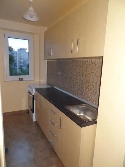 Apartament cu 2 camere decomandat, mobilat în P-ța Victoriei