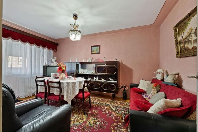 Apartament cu 4 camere semidecomandat, mobilat în Aurel Vlaicu