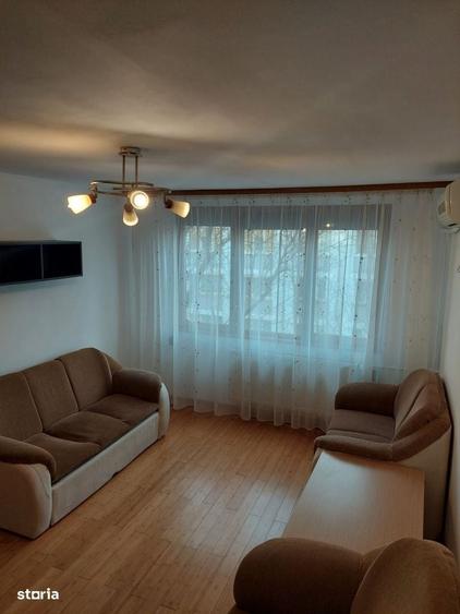 Apartament cu 3 camere semidecomandat în Brâncoveanu