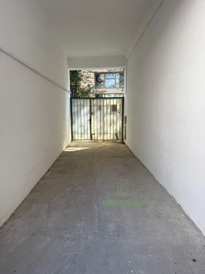 Apartament cu 4 camere semidecomandat în Romană